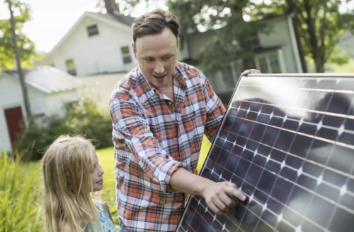 Solarstrom für Mieter*innen: Jetzt entfällt die Umsatzsteuer auf die beliebten Mini-Solaranlagen