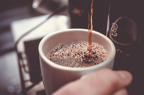Kaffee-Eigenmarken von Aldi, Lidl und Co.: Diese großen Hersteller stecken dahinter