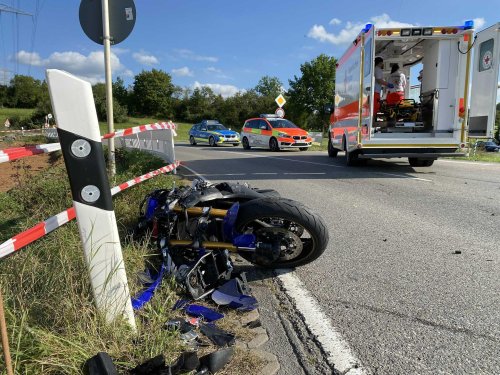 Kreis Bayreuth: Motorradfahrer tankt ohne zu zahlen - und baut kurz darauf schweren Unfall