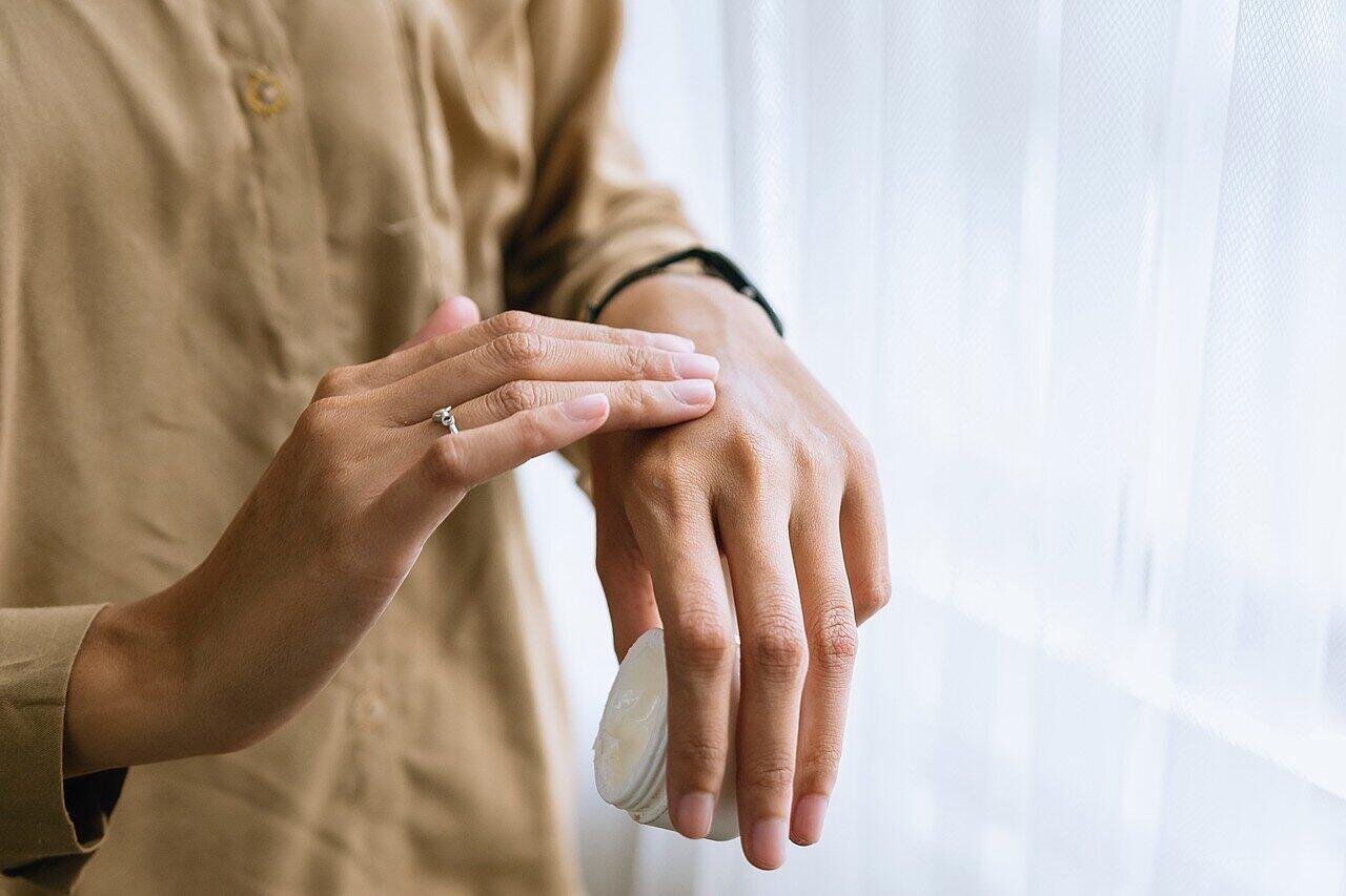 Bekannte Creme zurückgerufen - unter anderem bei dm und Rossmann verkauft