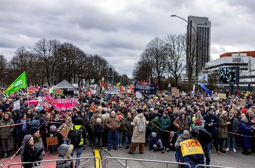 Zigtausende setzen in Hamburg Zeichen gegen rechts