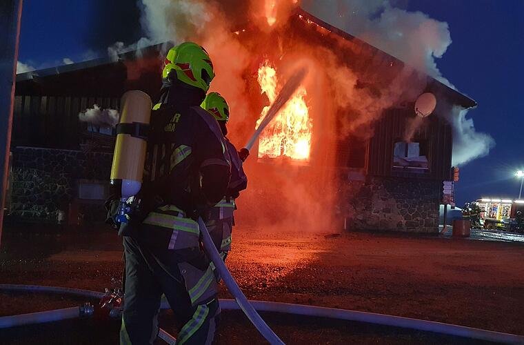 Nach zerstörerischem Brand von fränkischer Ausflugslocation: Polizei mit Update zu Ermittlungen