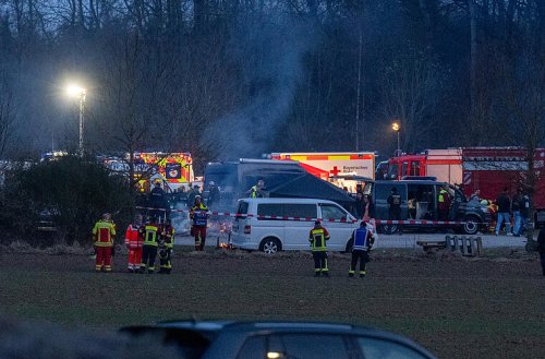 Mann stirbt bei Messerattacke während großem Fest in der Oberpfalz - Polizei mit Bitte