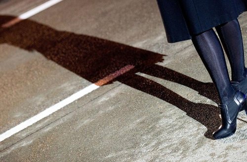 Mann entblößt und in Reizwäsche auf Autobahnparkplatz in Franken unterwegs