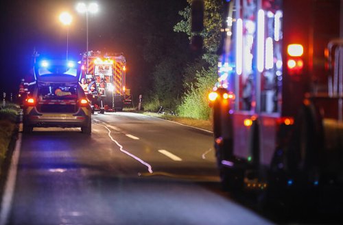 Kreis Ansbach: Schwer verletzte Frau (24) am Straßenrand zurückgelassen - Polizei sucht bestimmtes Auto