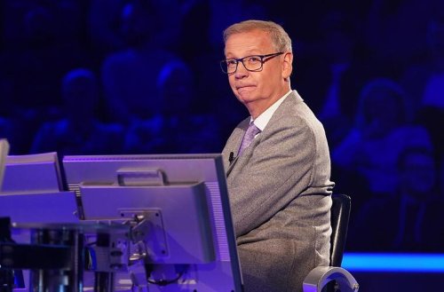 Als Zuschauer-Joker ungewollt Haut zeigt, stellt Jauch ihn bloß: "Ist keiner da, der helfen kann?"