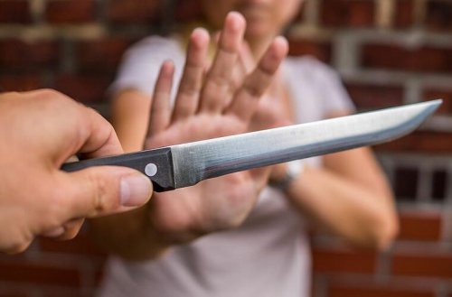 Nürnberg: Sohn greift Mutter mit Messer und Hammer an