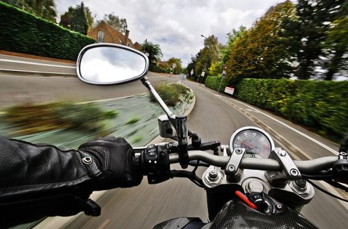 Bad Rodach: Fahrer und Sozia vom Motorrad geschleudert - Beide Personen verletzt