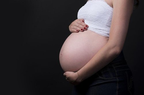 Coburg: "Derart massiv in den Gurt gedrückt" - Hochschwangere wegen rasendem Pizzalieferanten verletzt
