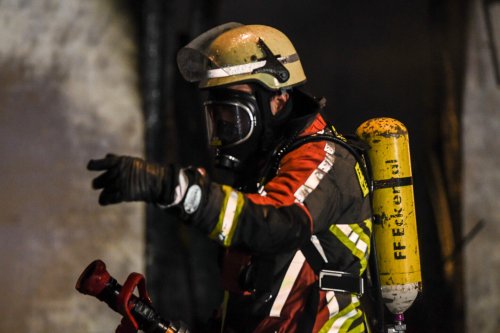 Coburg: Große Rauschwaden bei Brand von Lokschuppen - 100.000 Euro Schaden