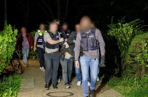 Fünf Menschen bei Messerattacke in Bar verletzt - Polizei rätselt nach Festnahme über Motiv