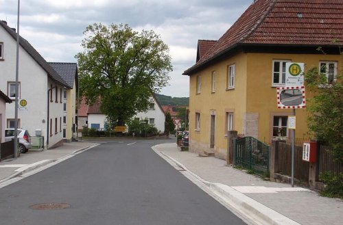 "Immer wieder": Falschparker gefährden Sicherheit von Kindern - Eltern besorgt