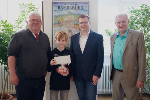 Bamberg: Felix begeistert bei "Jugend forscht" mit Tischtennisballwerfer