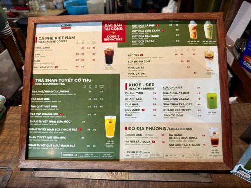 Kellner in Militärkluft: Vietnams kultigste Kaffeehauskette