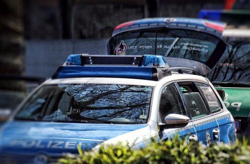 Zahlreiche fränkische Schulen erhalten Bombendrohung: Experten im Einsatz - gezielte Aktion?