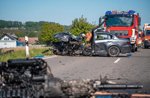 42-Jährige stirbt nach tödlichem Crash in Franken - weitere Person in Lebensgefahr