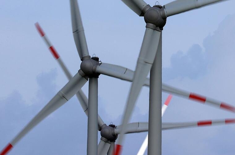 "Luftiges Gefängnis" in rund 100 Metern Höhe: Arbeiter sitzen stundenlang auf Windrad fest