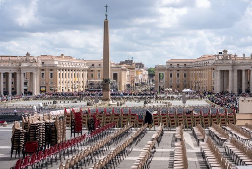 XXL-Trauerfeier für Franziskus - Dann letzter Weg durch Rom