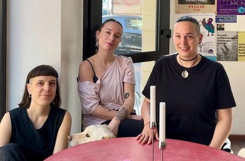 "Alle wollten sofort mitmachen": Schwestern-Trio eröffnet neues Café in Nürnberg - mit besonderem Konzept