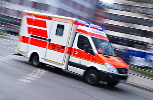 Seniorin mit Auto angefahren: 95-Jährige verletzt in Klinik gebracht