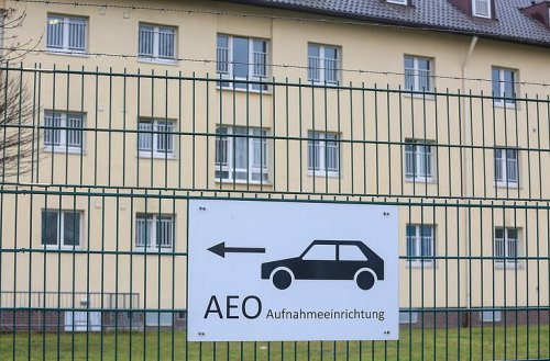 Ankerzentren in Bayern überfüllt: CSU-Politiker beklagt Fehlanreize durch hohe Sozialleistungen