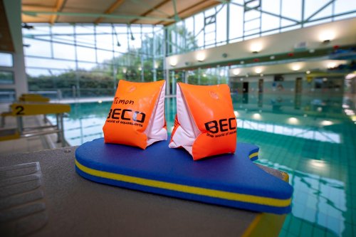 Pack die Badehose ein - immer mehr Menschen lernen schwimmen