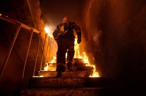 Coburg: Brennendes Öl löst Großeinsatz aus - Gebäude evakuiert, Bewohnerin in Klinik
