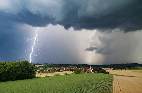 Starke Gewitter am Montagabend: Hier in Franken warnt der DWD