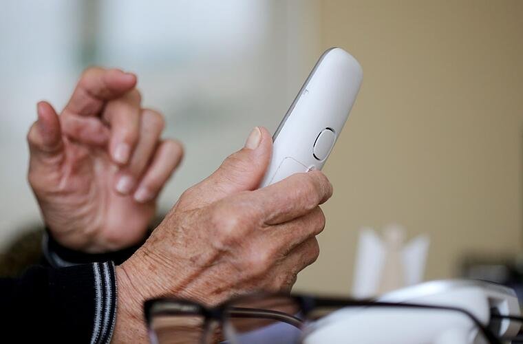 Über 80.000 Euro futsch: Senior (84) verklagt Bank nach Enkeltrick - Urteil nun gefallen