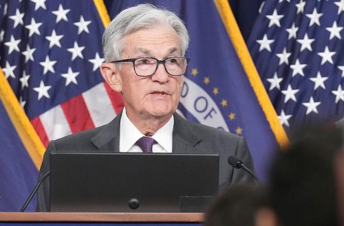 Fed hält Leitzins stabil und senkt Wachstumsprognose