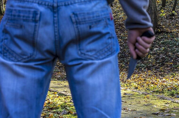 Mutter und Tochter (15) bei blutiger Messerattacke auf Spielplatz in Franken verletzt - jetzt kommt es zum Prozess