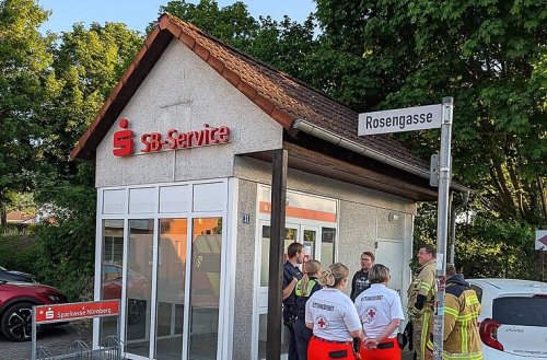 Wind knallt Tür zu - Bankmitarbeiter in Tresorraum eingesperrt