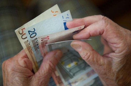 Härtefallfond: Rentner können bis zu 5000 Euro erhalten - schnell Antrag stellen