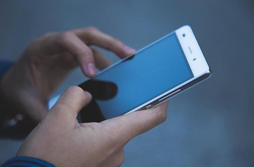 Wie mobiles Tippen zur neuen Volkskrankheit führt: Der Handy-Daumen