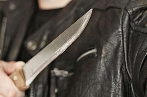 Amtsbekannter Jugendlicher (17) bedroht Personen in Ansbach mit langem Messer