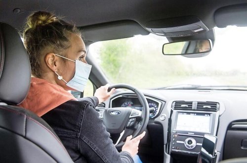 Änderungen für Autofahrer 2022: Maske im Auto, Führerschein-Umtausch, hohe Spritpreise
