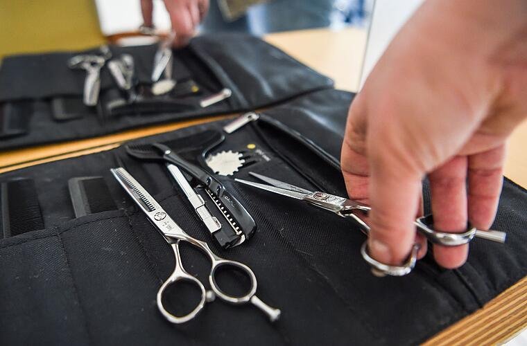 "Am Ende leidet der Kunde": Friseurin warnt vor steigenden Preisen - und sieht große Gefahr