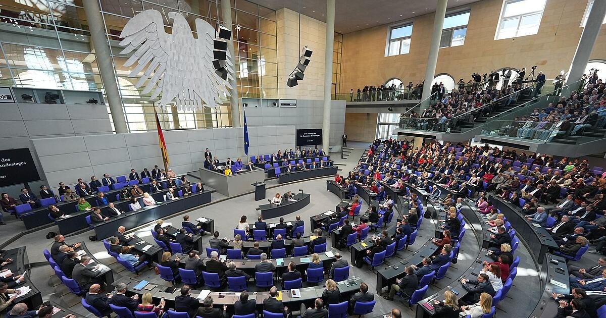 Bundestag lehnt Anträge auf Absetzen der Debatte ab