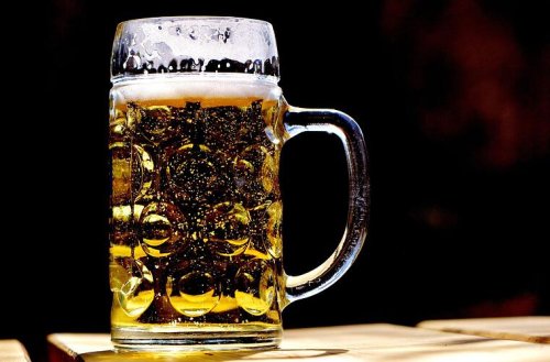 Täglich Bier trinken: Was passiert in deinem Körper bei regelmäßigem Alkoholkonsum?