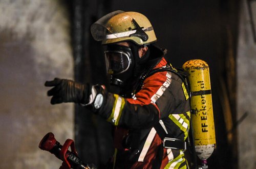 Würzburg: Feuerwehr rettet acht Patienten bei Brand in psychiatrischen Klinik - zwei Verletzte