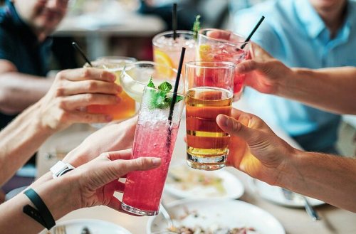 Vier Phasen der Alkoholsucht - erste Warnsignale erkennen