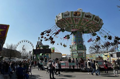 Mehrere Knochenbrüche im Gesicht: Polizist bei Angriff auf Frühlingsvolksfest schwer verletzt