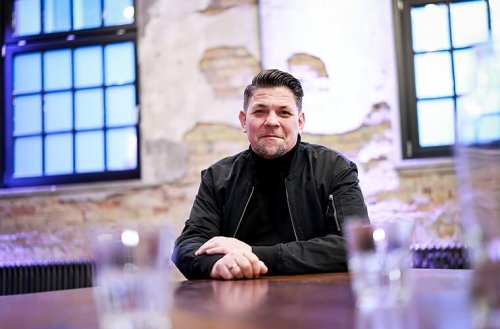 Mälzer und Jamie Oliver kochen - «emotionalste Staffel»