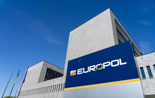 Europol: Internationale Waffenschmuggler-Bande ausgehoben