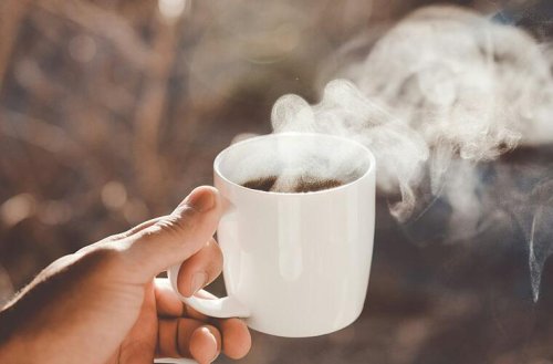 Hättest du es gewusst? Diese bekannten Marken stecken hinterm Kaffee von Aldi, Lidl & Co
