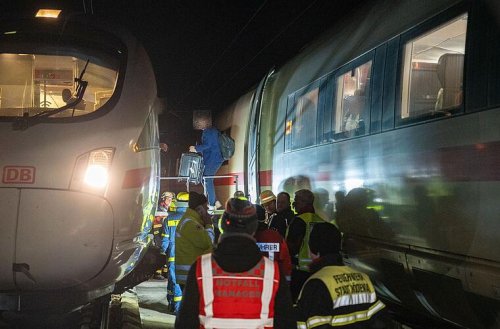 Notarzteinsatz auf offener Strecke - kompletter ICE in Franken geräumt