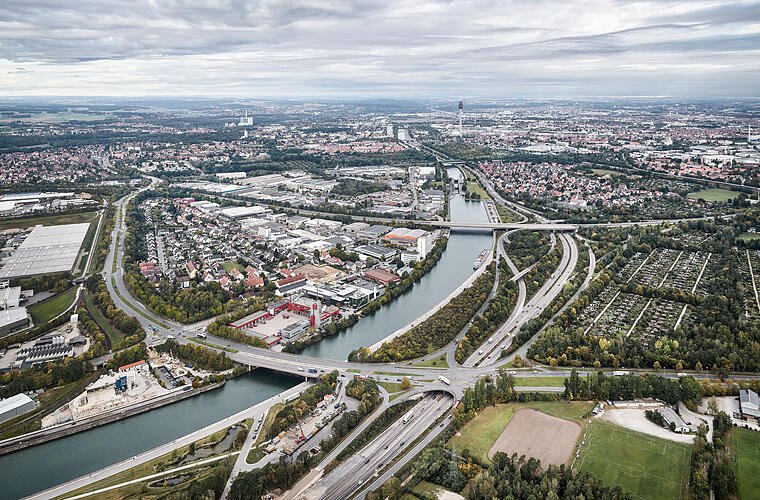 Mega-Brückenprojekt an A73: Bauarbeiten erfordern Vollsperrung am Wochenende