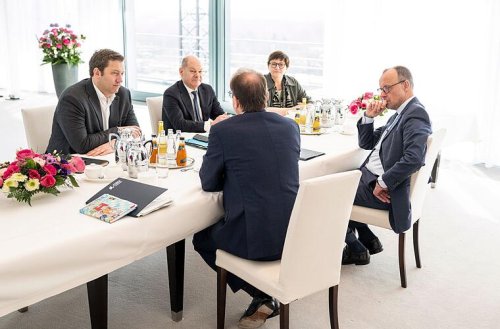 Kurz vor Votum: Bundestag diskutiert Finanzpaket kontrovers