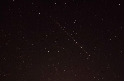 Franken: Mysteriöse Lichterkette am Himmel: Was steckt hinter Phänomen?