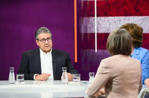 Sigmar Gabriel gibt bei Maybrit Illner zu bedenken: "Wäre ich Putin, würde ich 2028 kommen!"